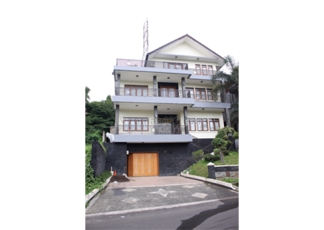 rumah di resor dago pakar bandung, Dago, Bandung