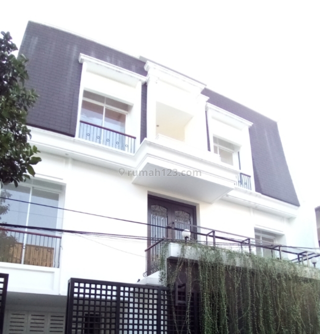 Klasik Modern Brand New 3 Lantai Di Cipete, Cipete, Jakarta Selatan