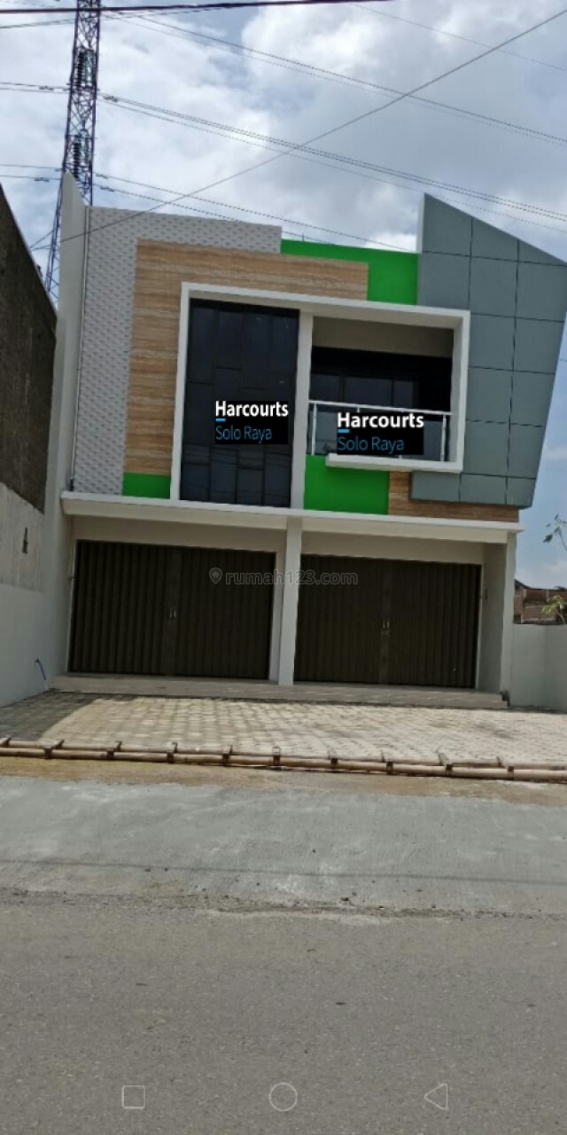 Ruko baru.Gress di lingkungan kampus UMS, Pabelan, Solo