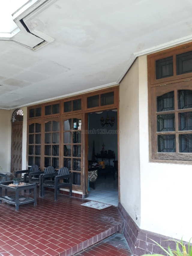 Rumah besar yang sejuk, Sri Rejeki, Semarang