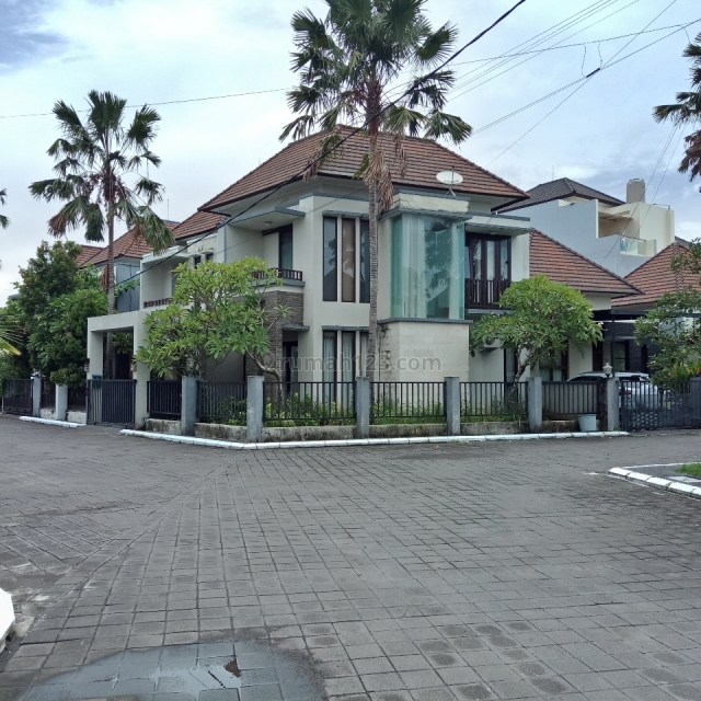 cozy House with a quiet environment and hook position, Jimbaran, Badung