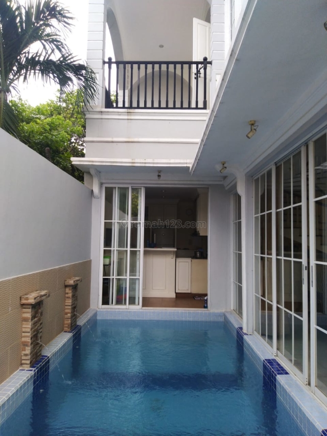 Rumah Besar Apik di Grisenda (HL), Taman Grisenda, Jakarta Utara