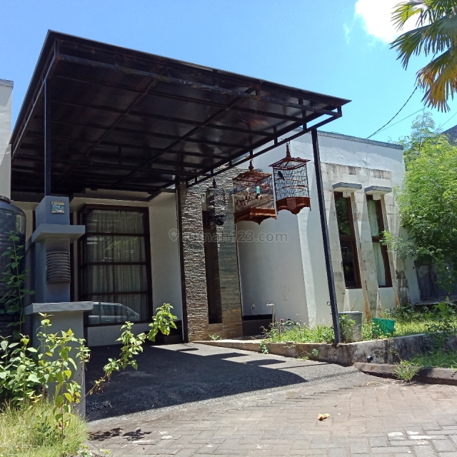 Minimalist house with comfortable surroundings in Jimbaran, Jimbaran, Badung