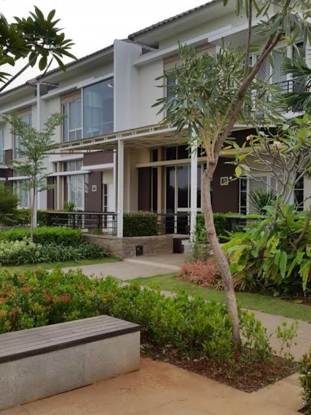 Rumah mewah crown Mansion at crown golf. Pik, Pantai Indah Kapuk, Jakarta Utara