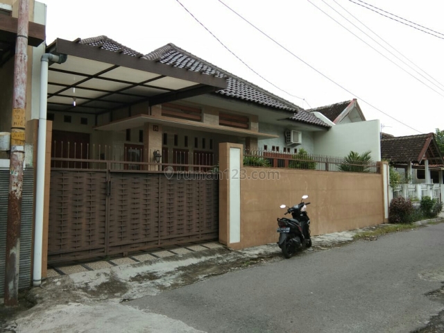 Rumah Tengah Kota Solo Full Furniture Siap Pakai, Jajar, Solo