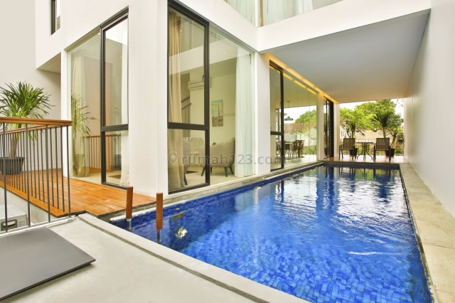 Rumah dalam cluster di Kemang ada lift dan private pool, Kemang, Jakarta Selatan