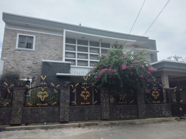 Rumah cantik di Permata Pekayon, Pekayon, Bekasi