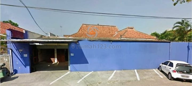 Rumah dan Ruang Usaha Cocok Untuk Perkantoran Strategis, Luas dan Aman, Kratonan, Solo