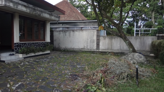 Rumah Lama di Sayap Riau Bandung - Citarum Cisangkuy Cimanuk Supratman Cihapit Cilaki Banda Bengawan Taman Cibeunying Progo Bahureksa Sultan Tirtayasa Ciliwung Lombok Diponegoro Bawean Trunojoyo Sultan Agung, Riau, Bandung