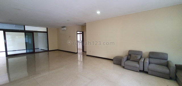 comfortable house in kemang area, Kemang, Jakarta Selatan