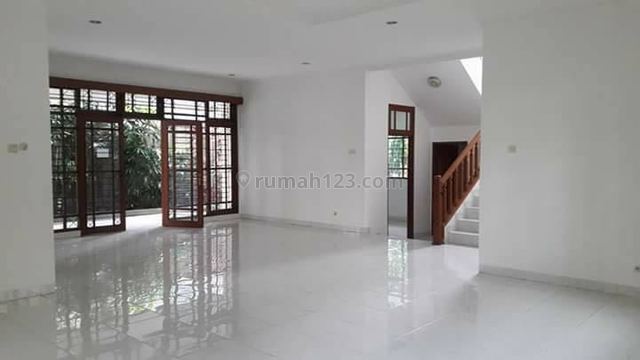Cozy Townhouse For Your Family, Kemang, Jakarta Selatan