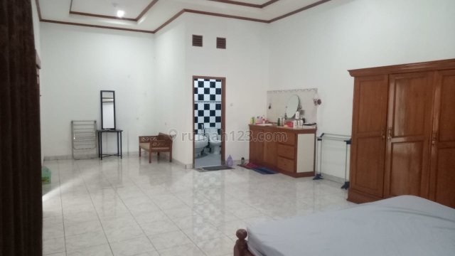 Rumah sayap Sutami Rumah yang besar bernuansa Kayu Jati yg Nyaman., Setra Sari, Bandung