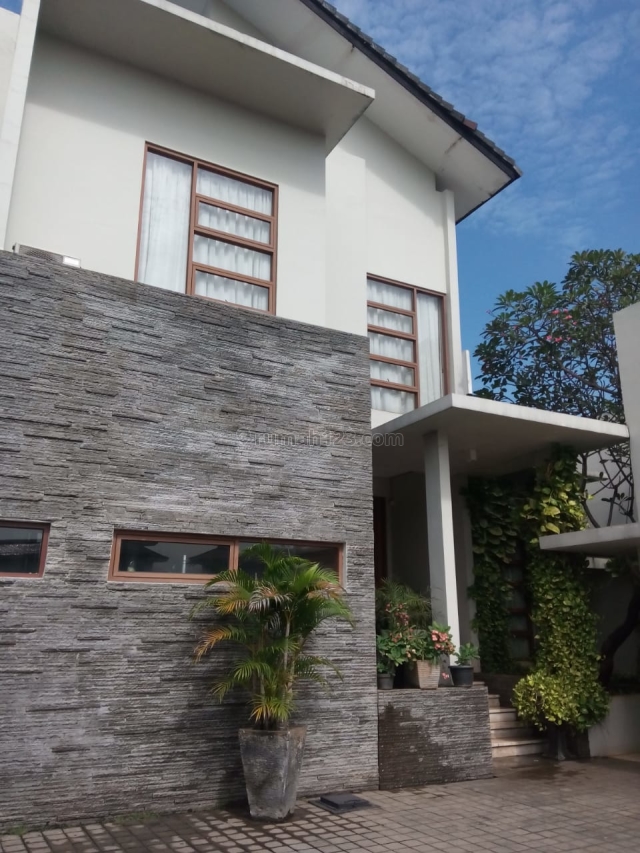 Rumah Desain Minimalis Di Kemang Timur ~ Pool (NV/JC), Kemang, Jakarta Selatan