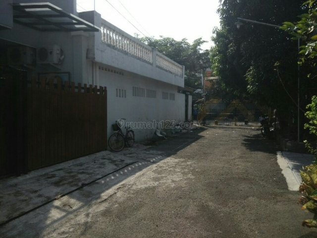 Rumah Lawas Depan Taman Sunter Hijau Sunter Kirana, Sunter, Jakarta Utara