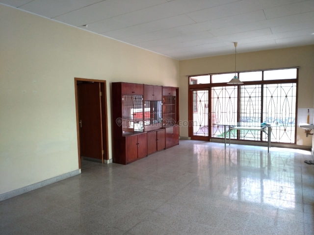 Rumah Terawat di Setrasari, Setra Sari, Bandung