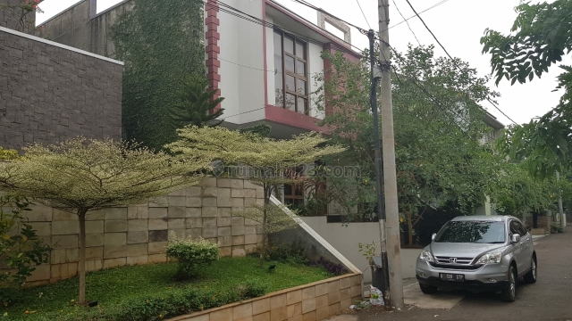 Rumah Cantik di Lebak Bulus jaksel ada pool, Lebak Bulus, Jakarta Selatan