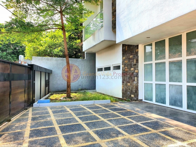CIPETE - 2 LANTAI PLUS ROOFTOP, 5 MENIT KE MRT STATION, Cipete, Jakarta Selatan