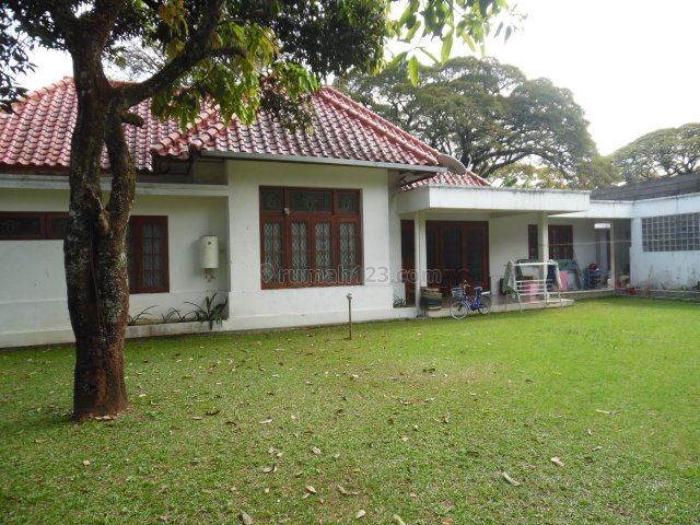Rumah belanda terawat riau bandung, Riau, Bandung