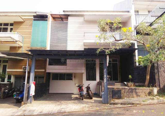 Rumah bagus modern rapih siap huni, Pesanggarahan, Jakarta Selatan