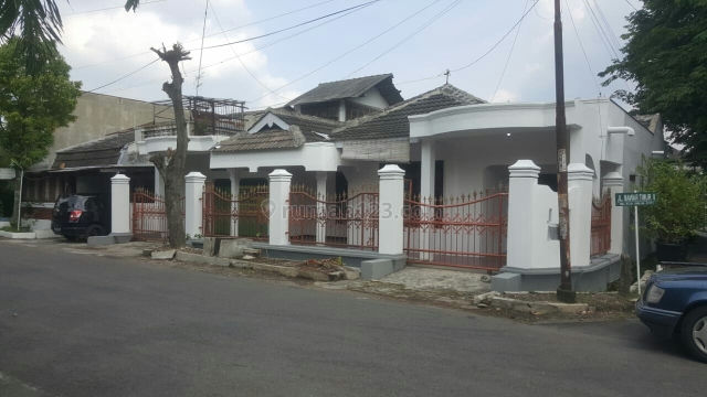 rumah bersih & bagus terawat .., Colomadu, Solo