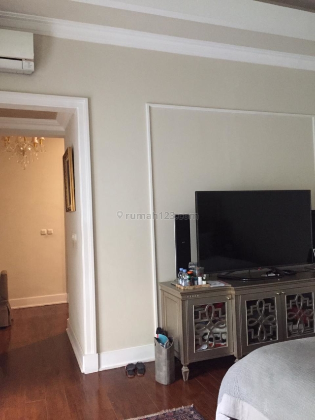 Rumah komplit beserta furnitures-nya. Rumahnya rapih dan apik, tinggal masuk tanpa perlu renovasi, Veteran, Jakarta Selatan