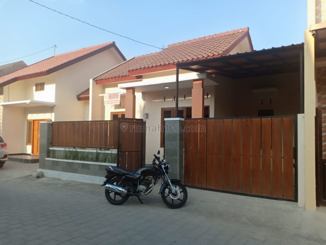 Rumah baru gress, Gentan, Sukoharjo