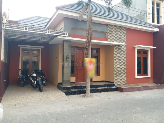 Rumah baru gress, Gentan, Sukoharjo