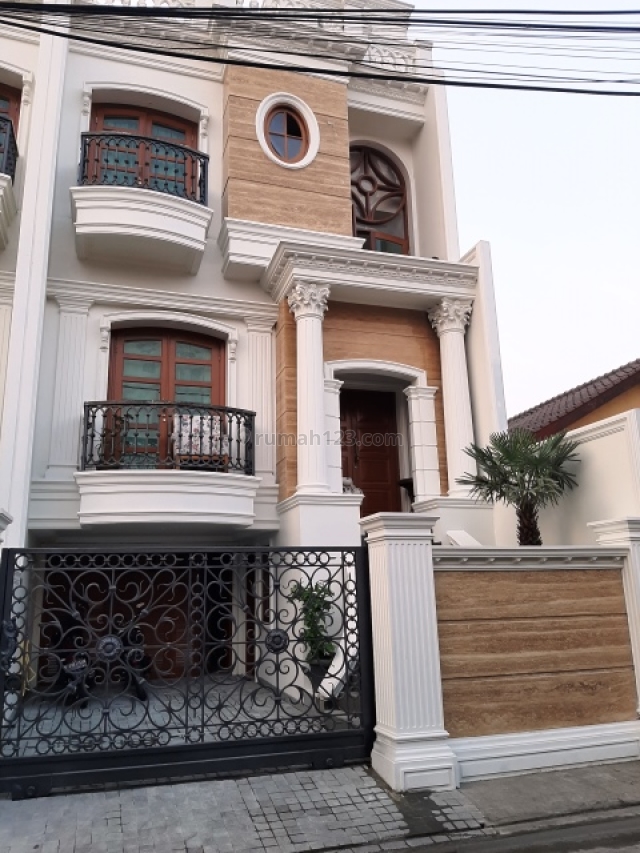 Rumah lux ada pool dan rooftop view kokas area tebet, Tebet, Jakarta Selatan