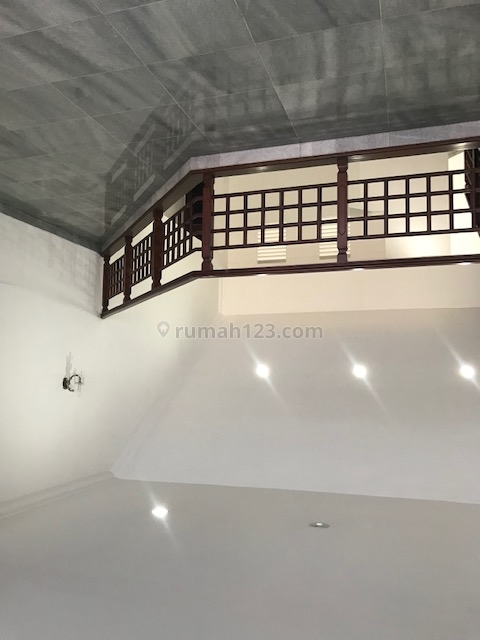 Rumah di jl Maluku Menteng 7 bedrooms, Menteng, Jakarta Pusat