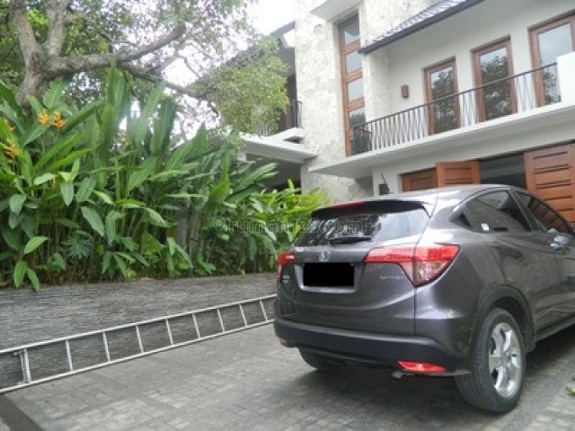 Modern House and Built as Villa with High Ceiling and Quiet Area and Behind CITOS, Cilandak, Jakarta Selatan