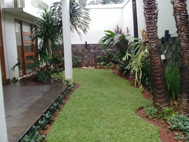 Beautiful House For Your Family, Kemang, Jakarta Selatan