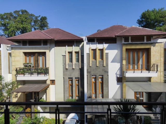 Town House mewah Bale Pakuan full furnished harga murah, Ciumbuleuit, Bandung