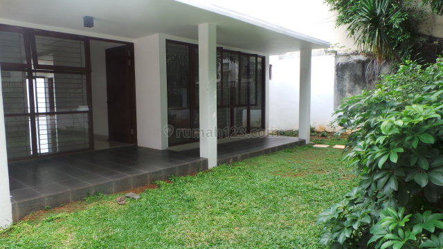 NICE HOUSE FOR EXPATRIATE, Kebayoran Baru, Jakarta Selatan