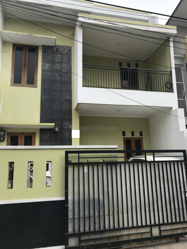 Rmh cantik rapi dan minimalis semifurnish klp gdg bcs lbr jln 2mobil lokasi strategis akses keamanan 1 pintu, Kelapa Gading, Jakarta Utara