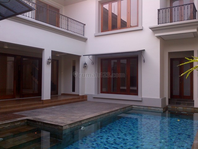 Nice & Beautiful House In The Best And Prestigious Location, Kemang, Jakarta Selatan