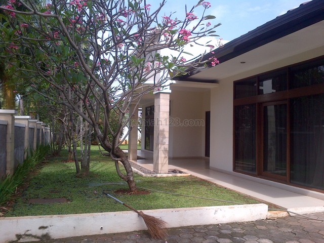 Big House,big Garden And Pool,fully Furnished ,prestigious, Kuningan, Jakarta Selatan