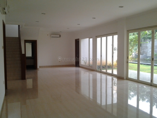 Nice House,comfortable,very Close To Ais And Pejaten Vilage, Kemang, Jakarta Selatan