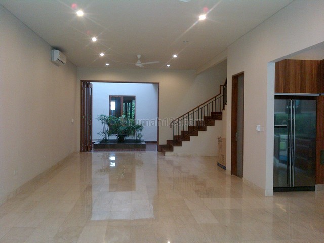 Brand New,modern Style,comfortable,strategic Location, Kemang, Jakarta Selatan
