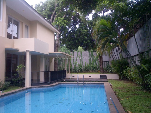 Nice House,very Quiet,comfortable,beautiful,big Pool, Kemang, Jakarta Selatan