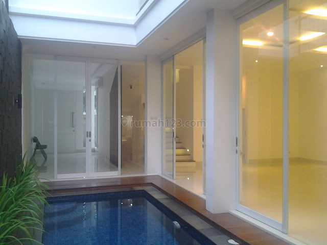 Brand New In A Complex,100 Meters To The Higway Antasari, Kebayoran Baru, Jakarta Selatan