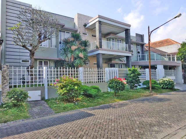 Rumah mewah di lokasi elit Telaga Golf Araya, Araya, Malang
