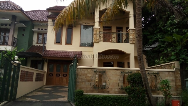 Rumah Mewah 2 Lantai semi furnished di villa cinere mas, Cireundeu, Tangerang