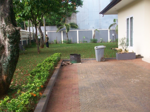 homey , light house with large garden parking, Kemang, Jakarta Selatan