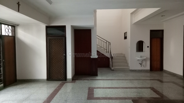 Rumah yg besar cantik Rumah BTN dan bernuansa kayu Jati, Buah Batu, Bandung