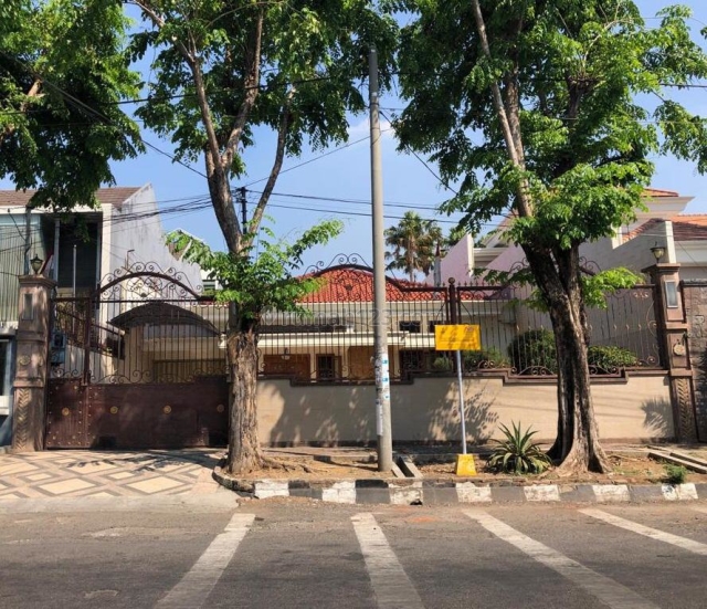 Rumah kokoh asri siap huni di IMAM BONJOL,pusat kota, akses ke Kartini, Diponegoro, Raya Darmo, Tegalsari, Surabaya