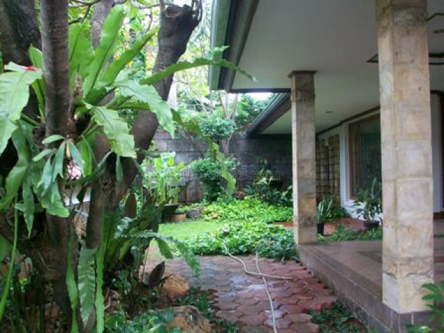 clasic house at quiet area, Kebayoran Baru, Jakarta Selatan
