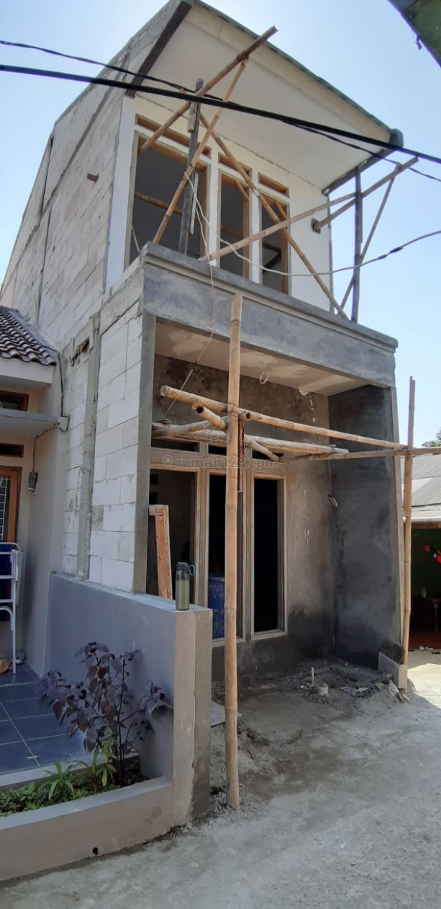 rumah dua lantai siap huni sepuluh menit ke stasiun depok, Rangkapanjaya, Depok