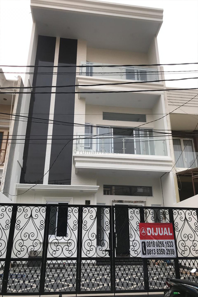 RUMAH HADAP TIMUR American classic kokoh cantik uk 8x17m 4lt full beton lbr jln 2,5mobil lokasi favorit dkt pos keamanan 24jam, Kelapa Gading, Jakarta Utara