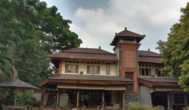 Rumah balinese style di kompleks BALI VIEW, aman, dekat ISCI (sport club expatriate), Cirendeu, Jakarta Selatan