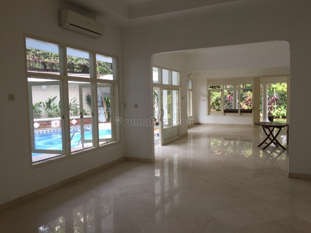 House walking distance to JIS Patimura, Kebayoran Baru, Jakarta Selatan